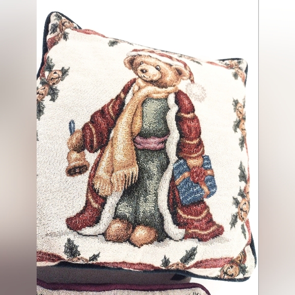 EUC Two Christmas / Holiday Throw Pillows Vintage Looking - Picture 2 of 6